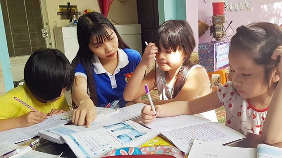 Trung tâm gia sư có hình thức giảng dạy linh hoạt tại nhà hoặc online tuỳ vào điều kiện học tập của học viên