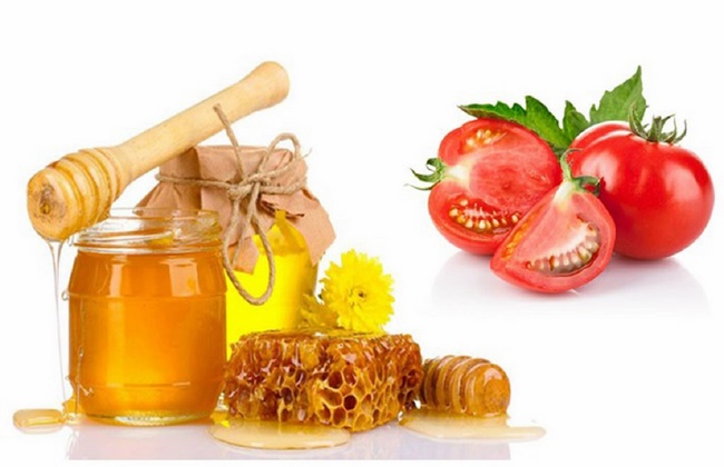 Dưỡng sáng da bằng cà chua với mật ong 