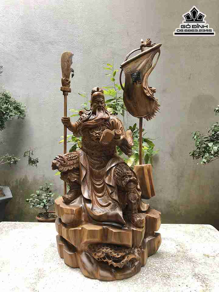 Tượng Quan Công Đọc Sách Gỗ Bách Xanh