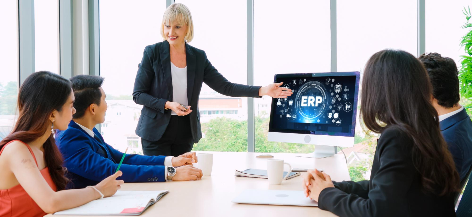 ERP cung cấp cái nhìn tổng quan và chi tiết về dữ liệu khách hàng, giúp doanh nghiệp hiểu rõ nhu cầu và mong muốn của khách hàng